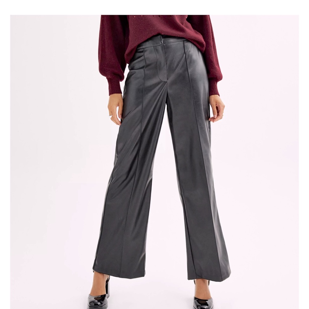 Black pleated faux leather trousers size 14 wide leg 
Beautifully made